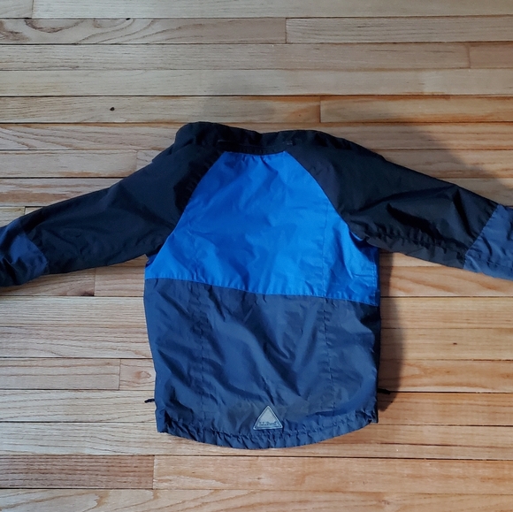 L.L Bean Kids' Fleece-Lined 3-in-1 Jacket Black/Deep Sapphire 6x/7 - Picture 4 of 10